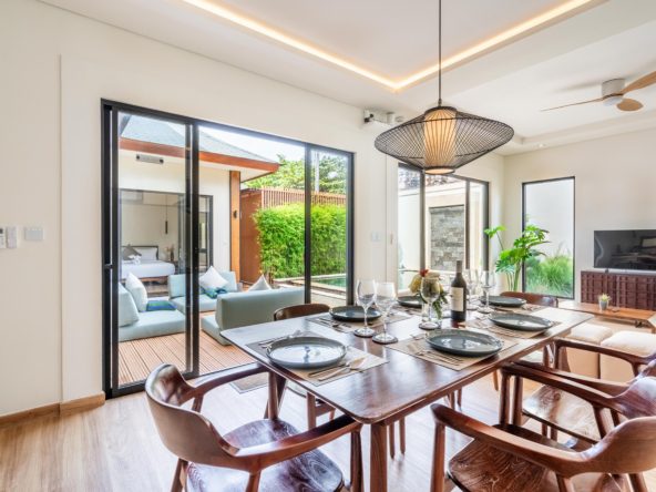 Comfortable 6-persons dining table