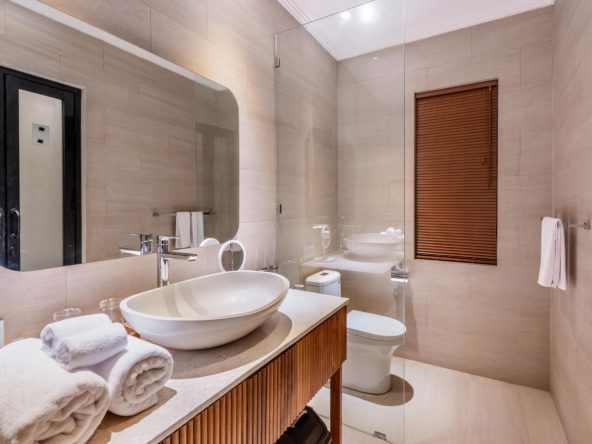 3rd: private bathroom with shower, toilet and sink